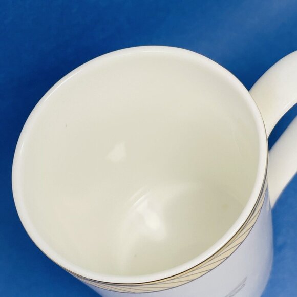 Mary Kay Golden Anniversary Bumble Bee White Gold Accent 1 Coffee Cup 12 Ounce - Picture 4 of 12